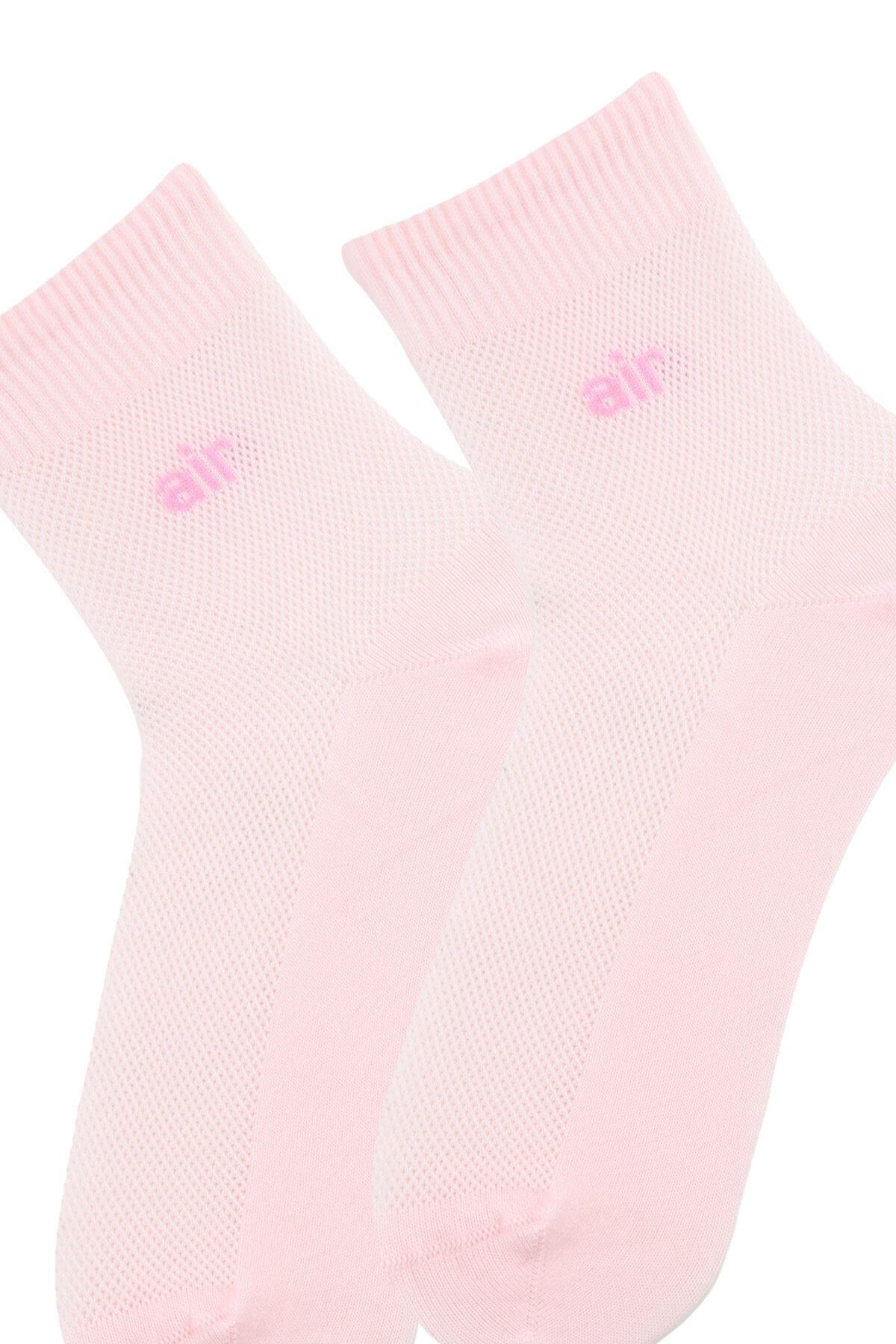 featuring women's low-cut socks designed for high-performance activities, incorporating airflow technology for added comfort