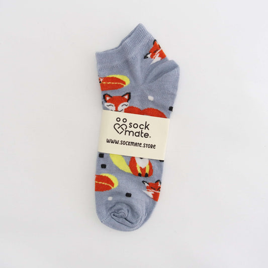 women's low-cut socks with a delightful fox pattern, adding a touch of whimsy and charm to the design