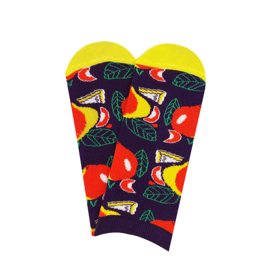low-cut socks with an fruit pattern design, offering a stylish and vibrant addition to any outfit.
