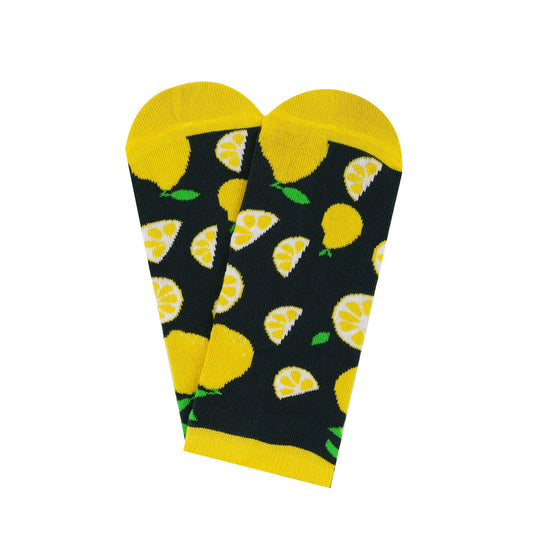 low-cut socks with an lemon pattern design, offering a stylish and vibrant addition to any outfit.