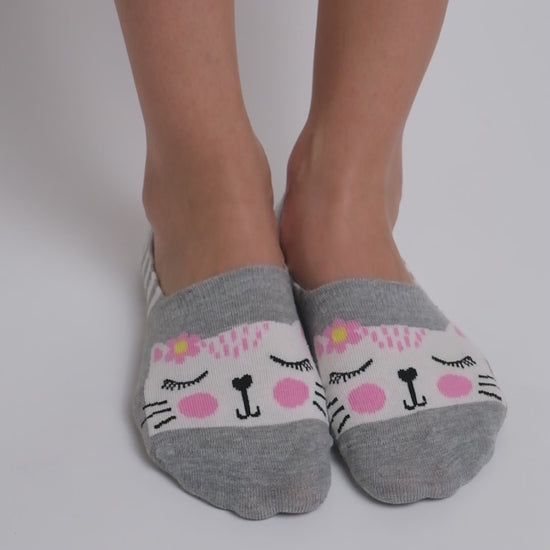Assorted animal print no-show socks set, including rabbit, bunny, bird, bear, raccoon, and fox designs. Presented in a festive gift box, making it an ideal birthday present.